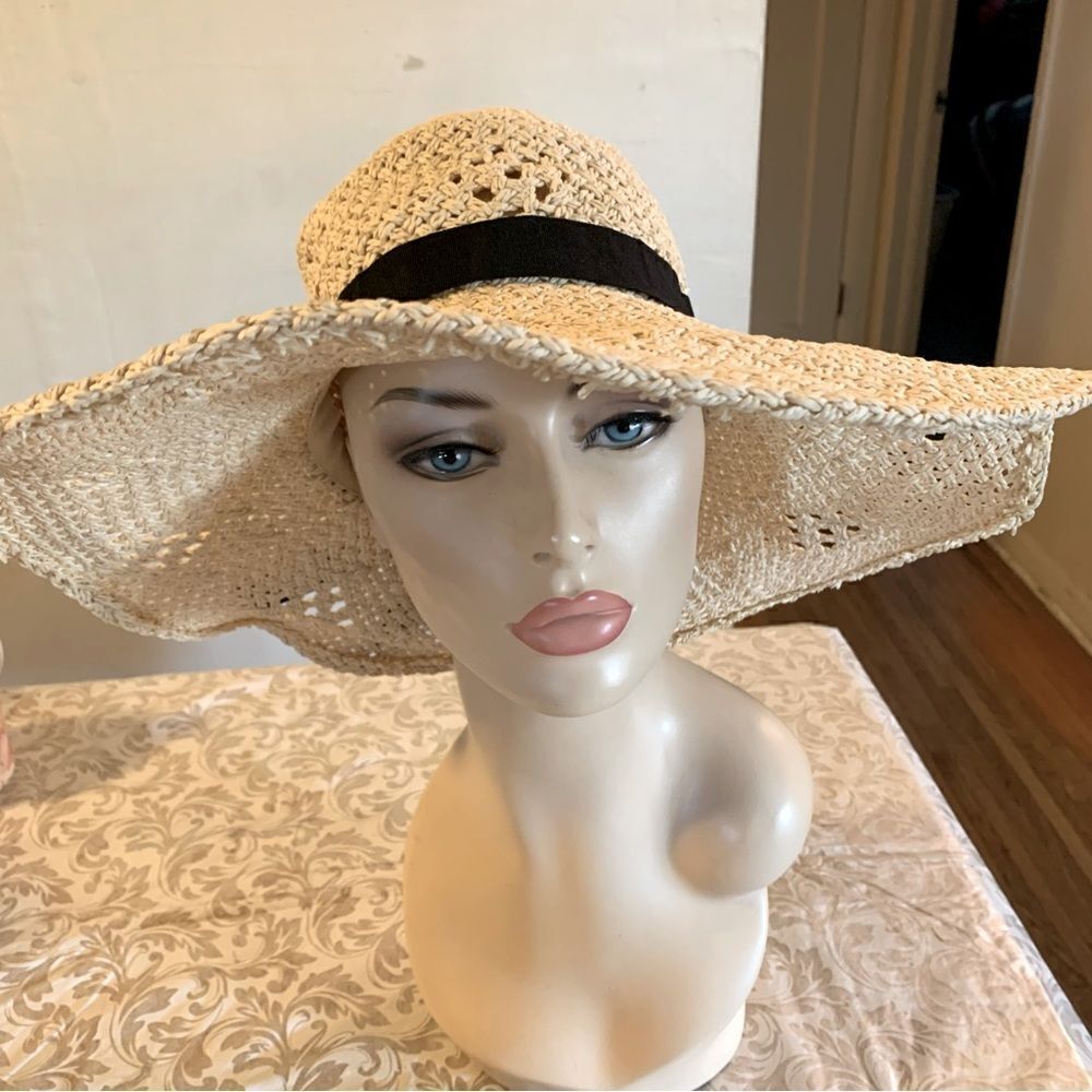 Cream Wide Brim Crochet Floppy Straw Hat w/ Black Hatband OSFA Gorgeous